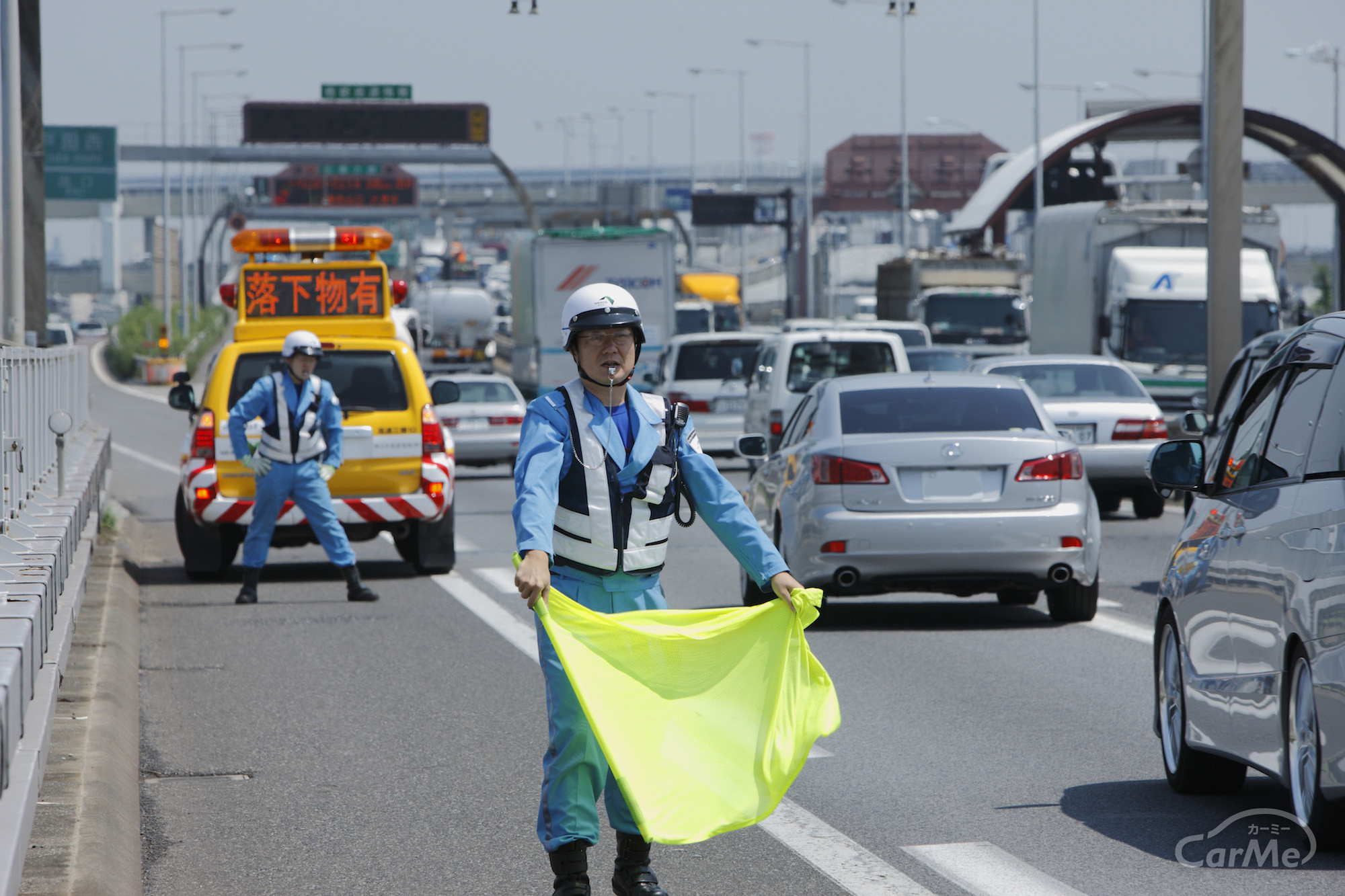 高速道路で物を落としてしまった！どうすればいい？対処法は？