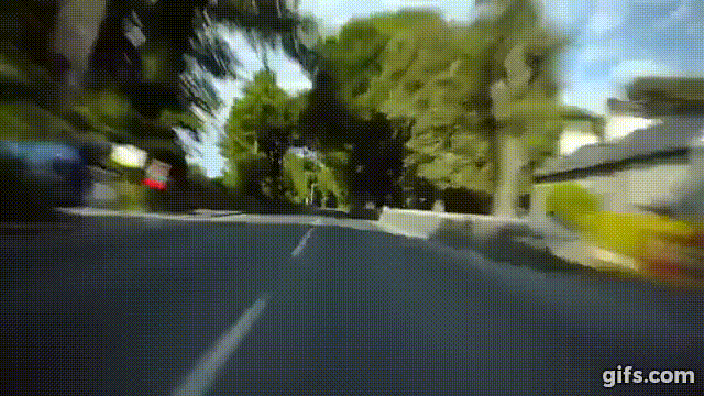 今年もマン島TTバイクレース始まってるよ！
