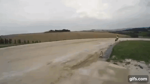 バレンティーノ・ロッシ。ダートコースでの練習風景を公開