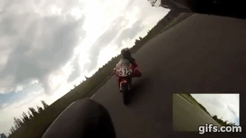 たったの14歳が乗るNSF250R が BMWS1000RR をあっさりパスw