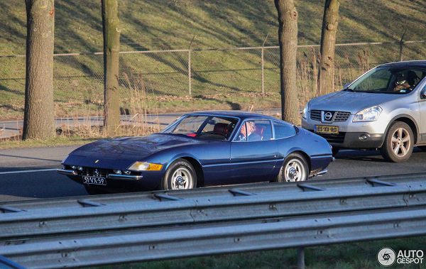 これは見れない。オランダにて、フェラーリ「365GTB／4デイトナ」が目撃に