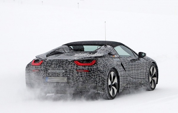 2019年モデル：BMW「i8・スパイダー」の開発車両を捕捉。400馬力以上・走行距離も50％向上か