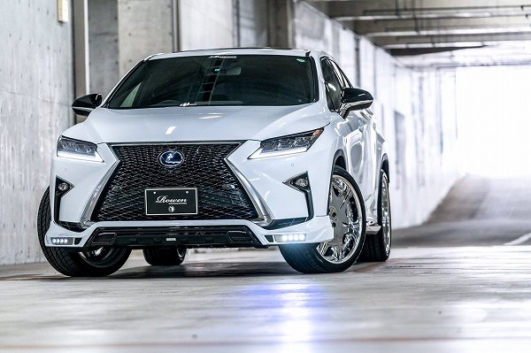 名古屋オートトレンド2017にも登場。ローウェンがレクサス「RX F SPORT」専用ボディキットを公開に