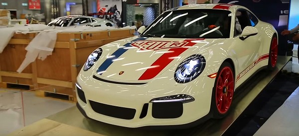 スイスの高級腕時計ブランド「タグホイヤー」とポルシェ「911R」がコラボ。ジュネーブにて出展【動画有】