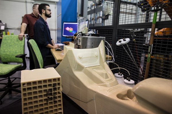 フォードが3Dプリンタで有名なストラタス社と提携。3Dプリンタ技術を用いて車のパーツを量産する模様