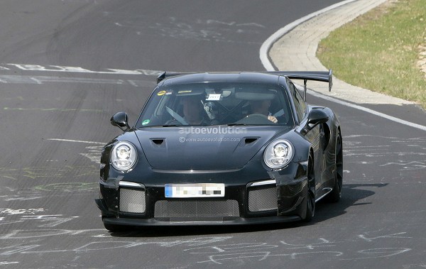 ポルシェの2018年モデル「911GT2」の開発車両がニュルブルクリンクに挑戦。スーパーカーに負けないタイムを記録【動画有】