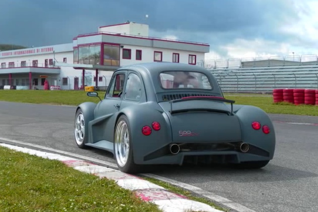 フィアット「500」にランボルギーニ「ムルシエラゴ」のV12エンジンを搭載したヤバイ車両が登場【動画有】