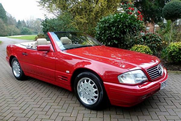 走行距離たった130km。メルセデスベンツ「500SL」がオークションに登場