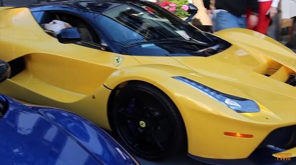 アメリカにて、ジアッロの「ラ・フェラーリ」を運転する女性ドライバ。助手席には・・・？！【動画有】