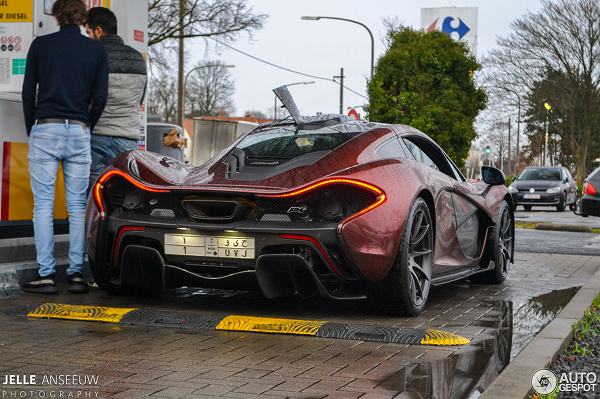 ベルギーにて、かなり珍しいカラーのマクラーレン「P1」が目撃に