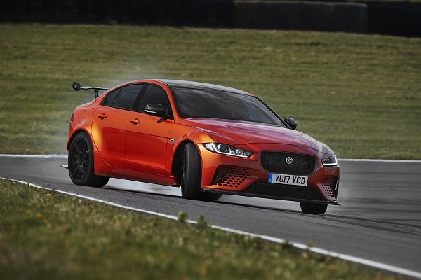 ジャガー史上最強モデル「XE・SVプロジェクト8」が公開。世界限定300台、価格は約2200万円【動画有】