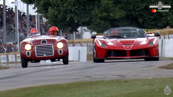 夢のスペシャル企画。グッドウッドフェスティバルにてフェラーリ最初のモデルと最新モデルがバトル【動画有】