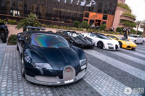 これがプチオフ会だと？ドバイにて、ブガッティ×2、ケーニグセグ、ランボルギーニが登場