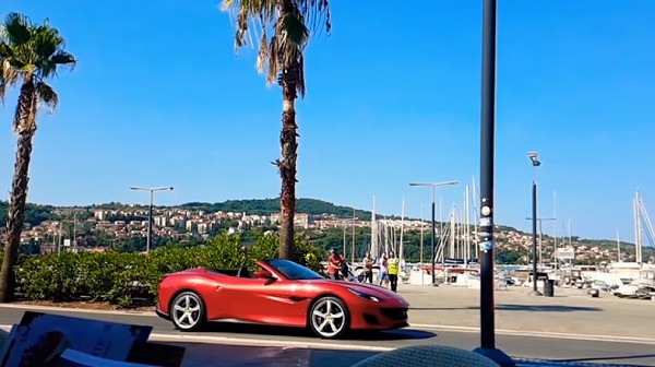 スロベニアにて、フェラーリの新作「ポルトフィーノ」がPV撮影用に走る【動画有】