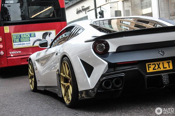 かなりクールだ。ロンドンにて、かなり希少なONXYコンセプトのフェラーリ「F12ベルリネッタ」が目撃に