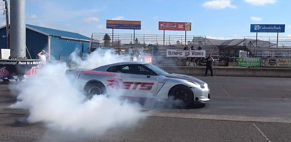 強すぎる。3,300馬力までパワーアップした日産「GT-R」が今度は1/4マイルにて世界記録を樹立【動画有】