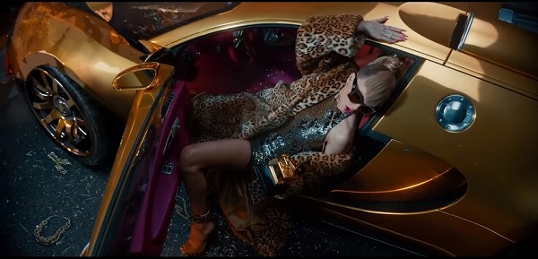 テイラー・スウィフトの新曲「Look What You Made Me Do」のPVに、ゴールドのブガッティ「ヴェイロン」が登場している件【動画有】
