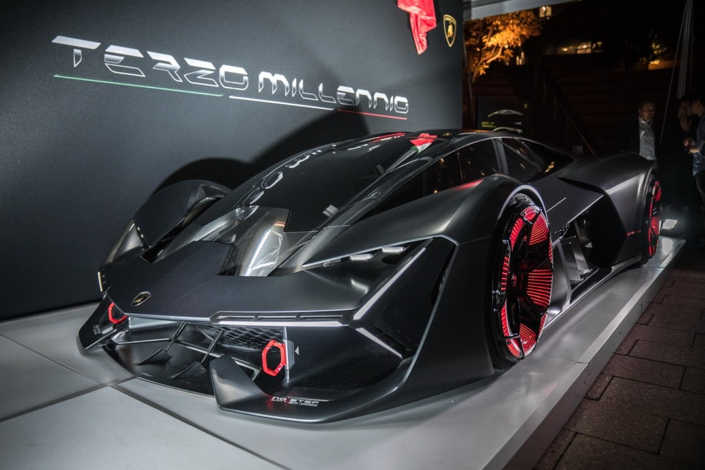 ランボルギーニの未来型EVスーパーカー「テルッツオ・ミッレニオ」の実写モデルが世界初公開【動画有】