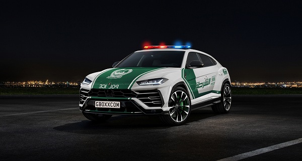 今度はドバイ警察24時。まだまだランボルギーニ「ウルス」のデザインレンダリングが公開に