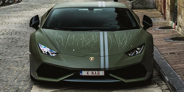 悪意あるイタズラ。ベルギーにて、世界限定250台のランボルギーニ「ウラカン・アヴィオ」が傷だらけに