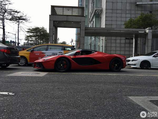 何だこのナンバープレートは…？台北にて、不思議な「ラ・フェラーリ」が目撃に