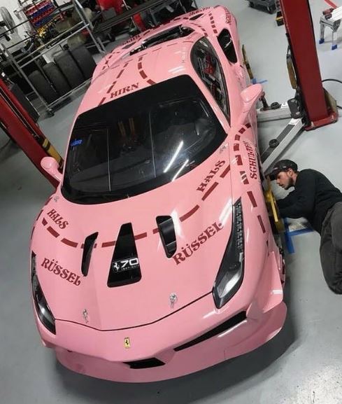 ポルシェ「917/20」の再来。貴重なフェラーリ「488チャレンジ」にアノ醜いピンクカラーとアレをデザイン