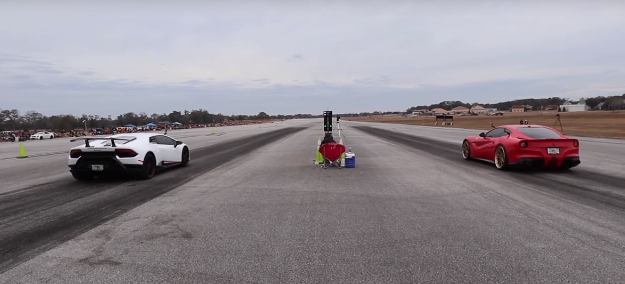そのチューニング本物か？800馬力仕様のフェラーリ「F12ベルリネッタ」と純正仕様のランボルギーニ「ウラカン・ペルフォルマンテ」がドラッグレースバトル【動画有】