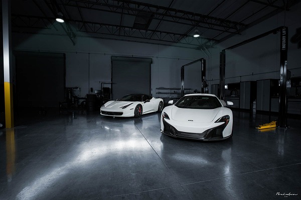 中々見たこと無いデザインだ。ブリクストンがフェラーリ・マクラーレンの足元をスマートにカスタム