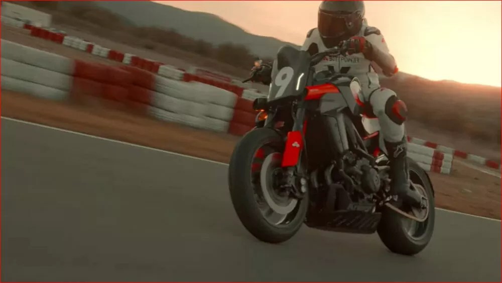 YAMAHA MT-09改 / XR9 Carbona / by Bottpower。