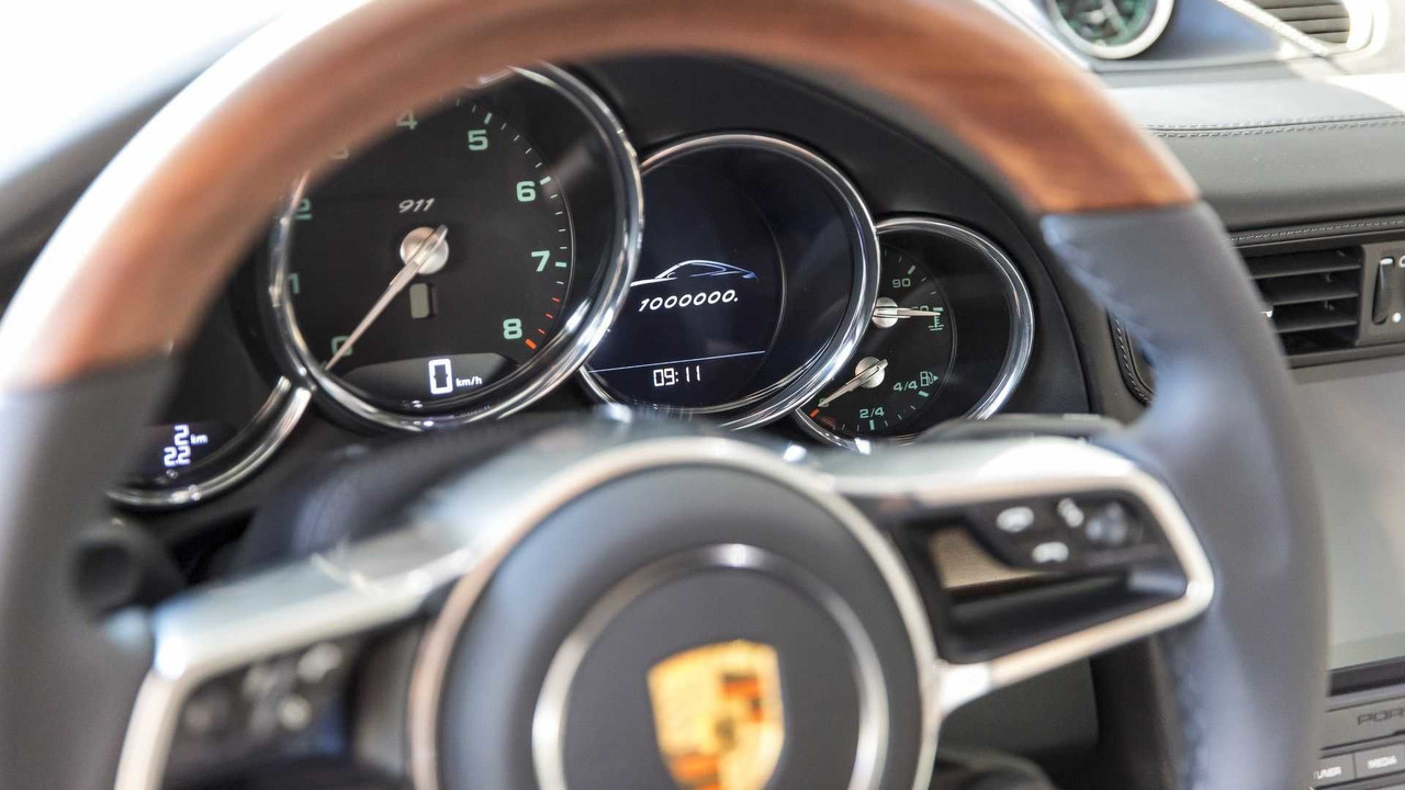 ポルシェ役員「ポルシェのDNAと自動運転とは保管し合う関係だ」。自動運転に対するコメントは二転三転の謎