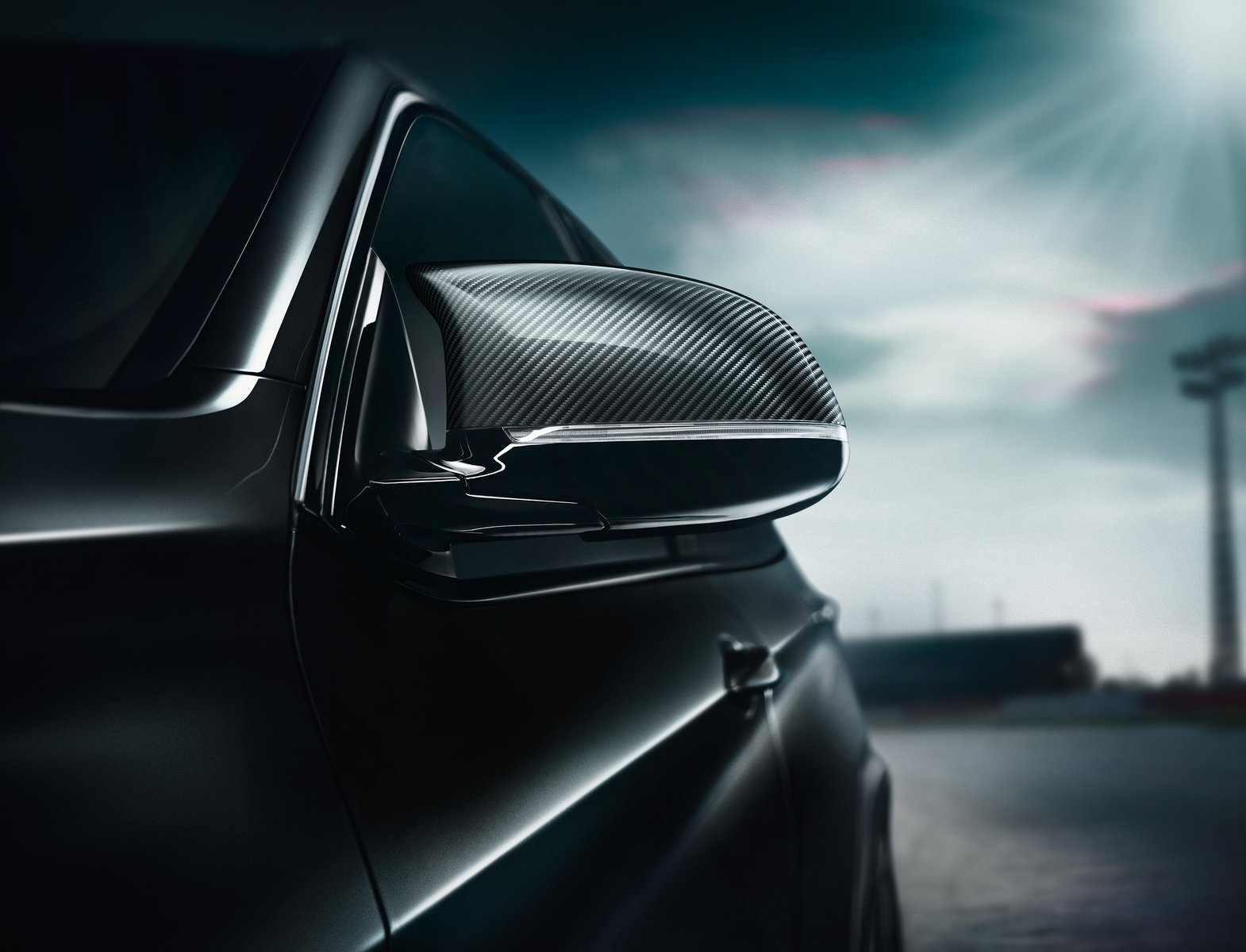 BMW X5M / X6Mに「ブラックファイア」登場。全身真っ黒のバッドボーイ風