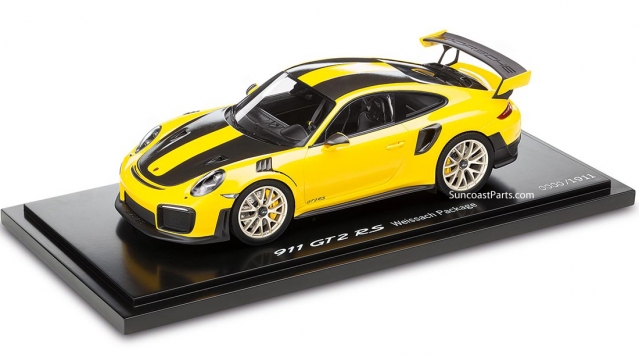 ポルシェが911GT2RSのミニカー（1/18）発売。価格は約48000円、小さくなってもその格好良さは健在