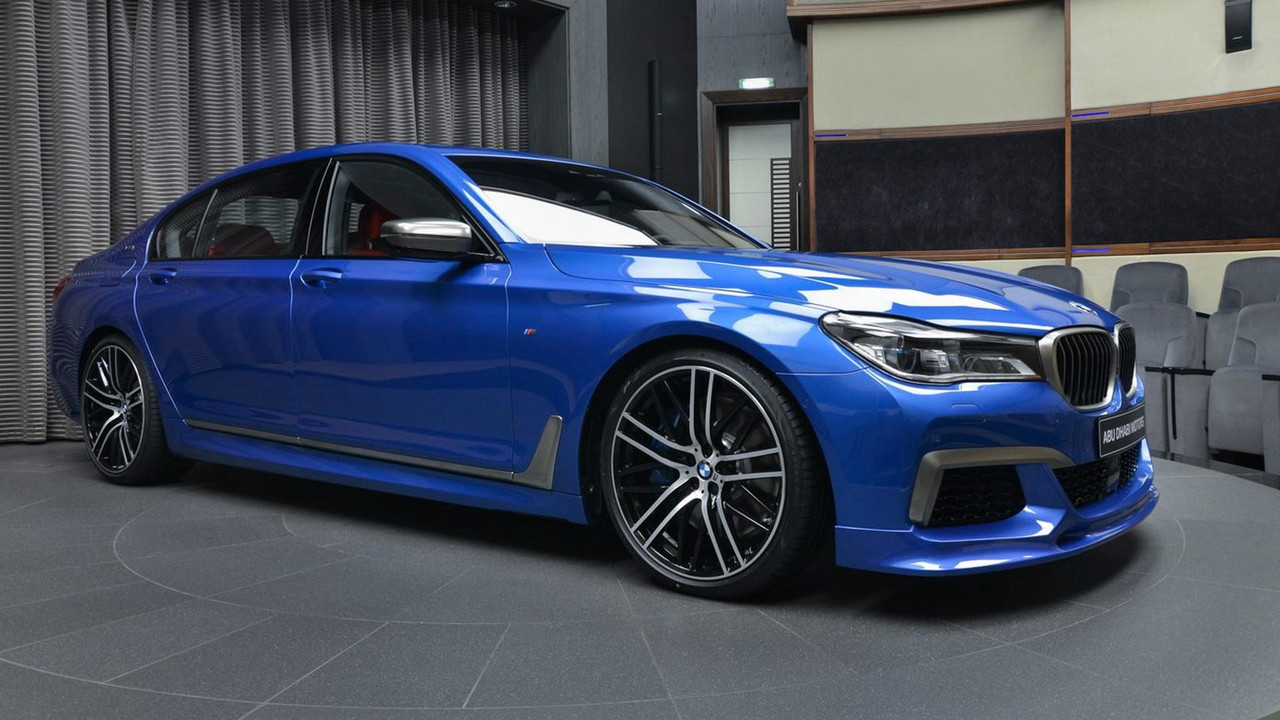 BMWアブダビがエストリル・ブルーのM760iを公開。アクセントはメタリックグレー