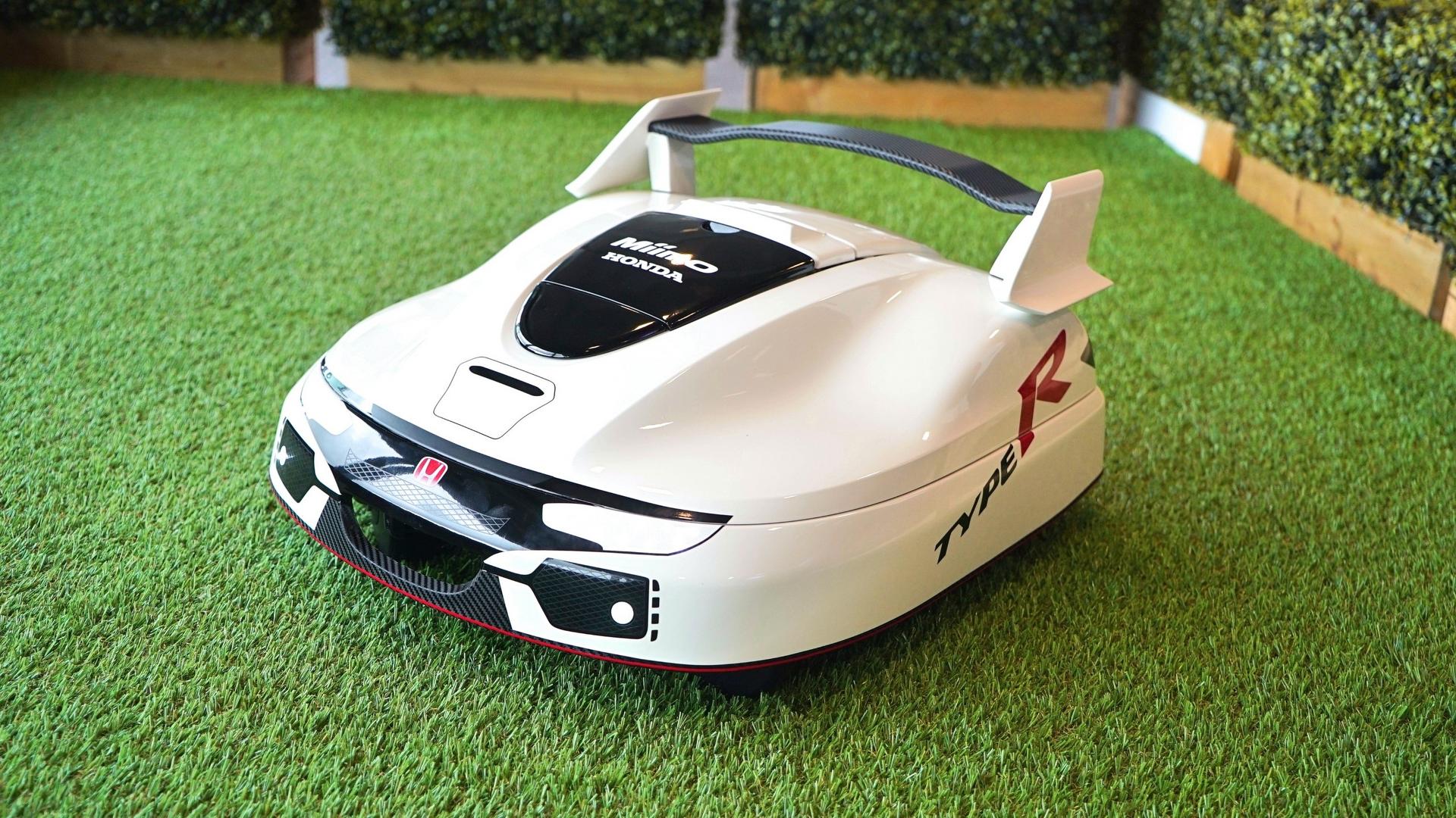 ホンダが「タイプR25周年」を祝いフルカスタムの自動芝刈り機発表。トリプルエキゾーストも再現