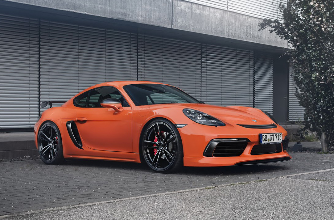 テックアートがポルシェ718ケイマンのチューニングを公開。エアロパーツはカーボン製、GT4風