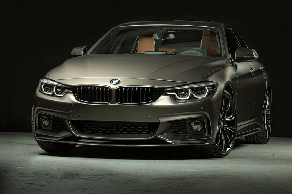 BMWが4シリーズグランクーペ、M5用のMパフォーマンスパーツ公開。あわせて内装カスタムも