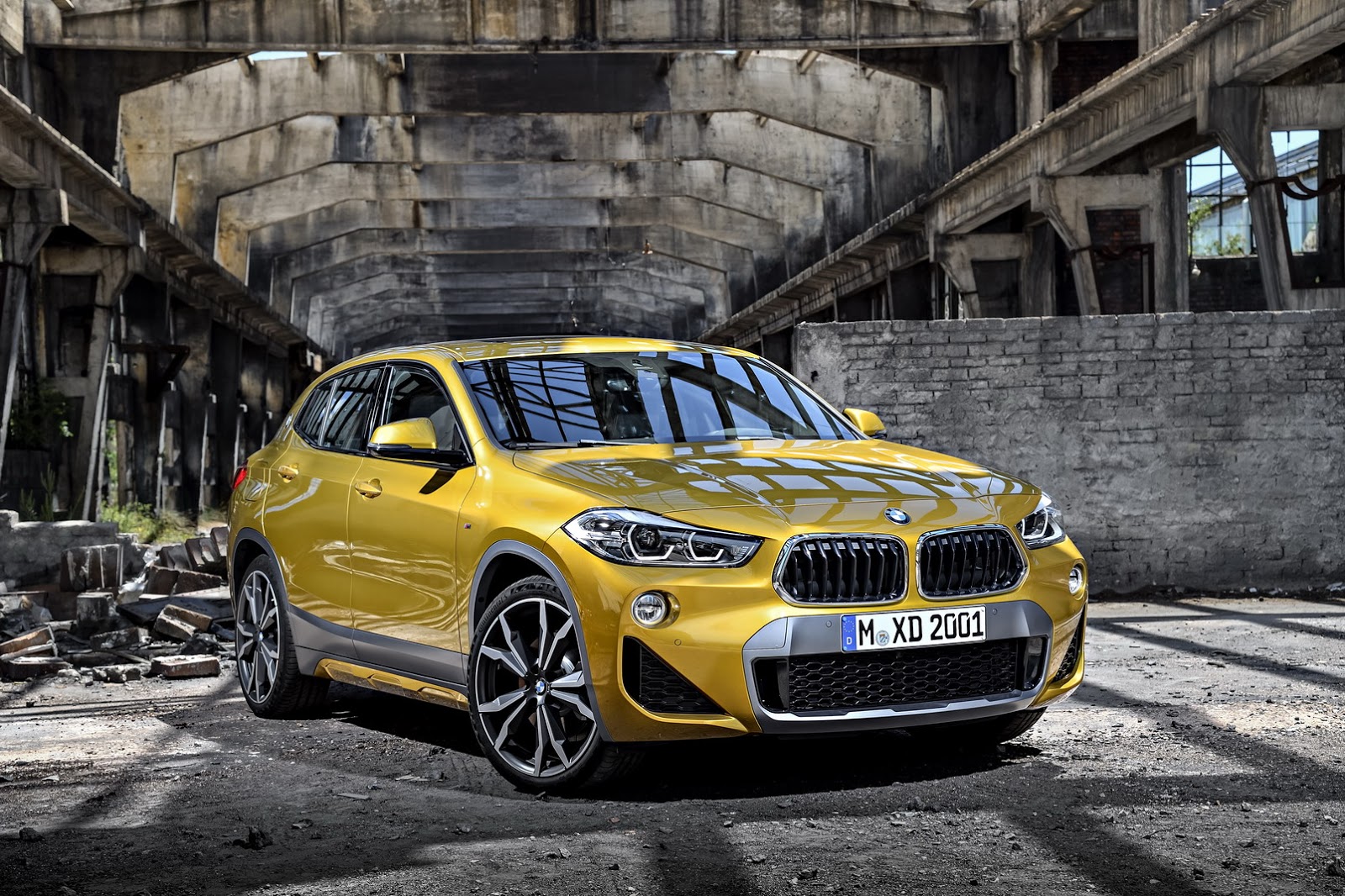 BMW”X2”発表。新世代デザインを持つアクティブなSUV、キャッチコピーは「ザ・クールX」