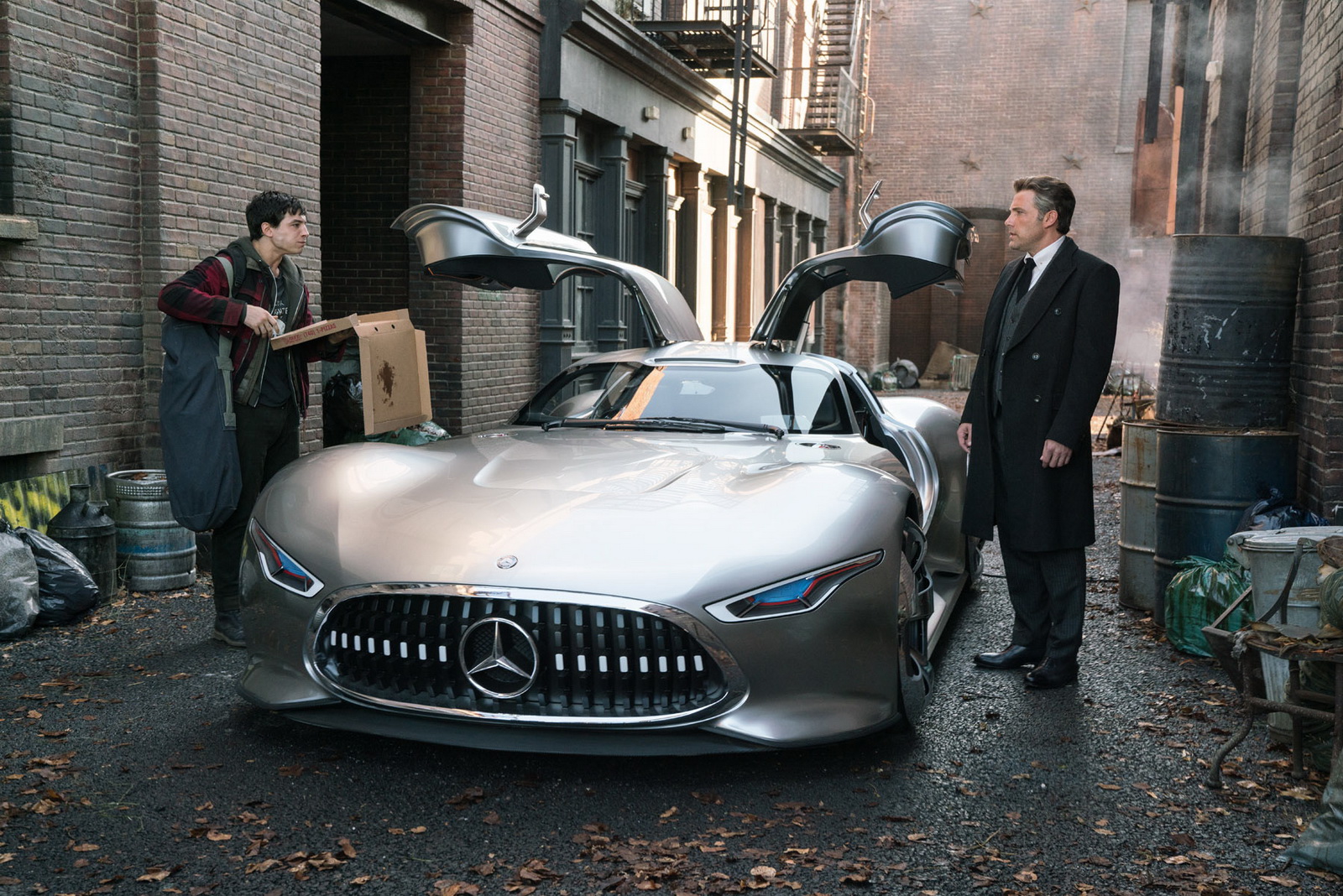 バットマンの乗る車はAMGに。メルセデスとジャスティスリーグがタイアップ。ワンダーウーマンは？