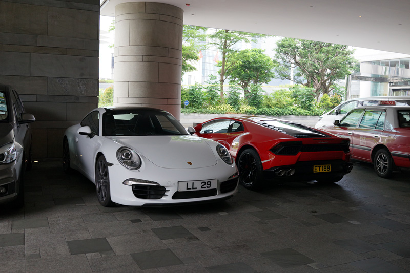 香港で見かけた車たち。マットカラーにカスタムされたベンツ、そしてチューンされたフェラーリなど