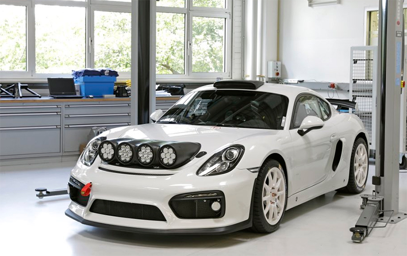 ポルシェが突如「ケイマンGT4ラリー・コンセプト」公開。クーペSUVのかわりにスポーツモデルをリフトアップ？