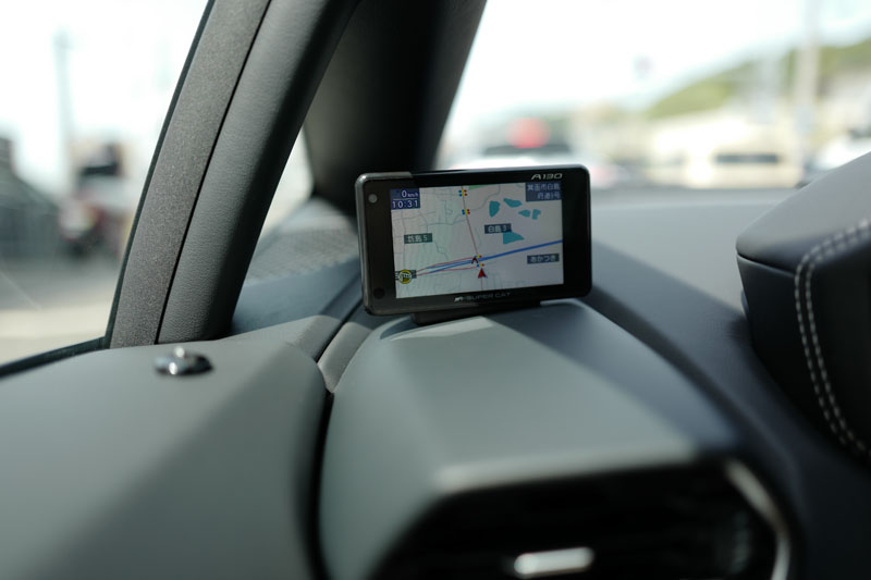 ランボルギーニ・ウラカンのレーダー探知機入れ替え(ユピテルA130)。「3年間の進歩」を実感することに