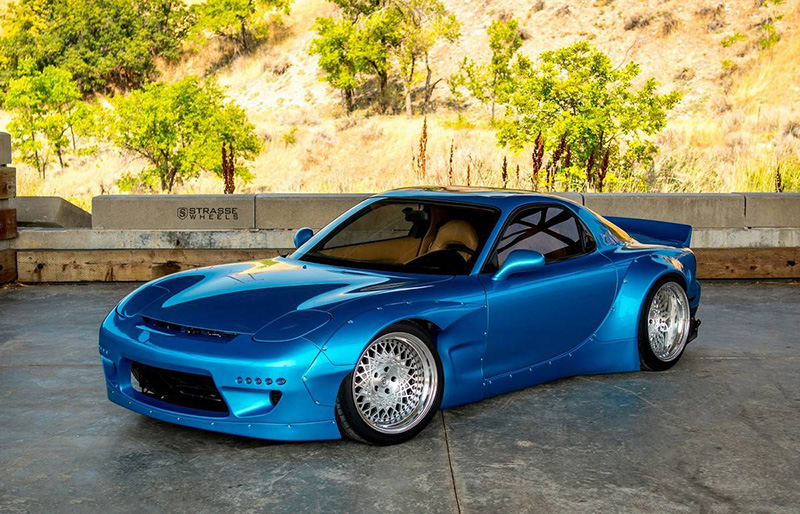マツダRX-7にワイドフェンダー。シャコタンとメッシュホイールで「族」っぽいルックスに