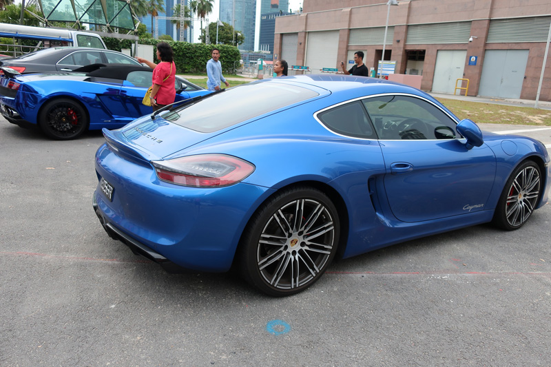 シンガポールのクルマたちには共通点があった！「ブルー」「グレーにイエロー」、そのほかのクルマやバイクも見てみよう