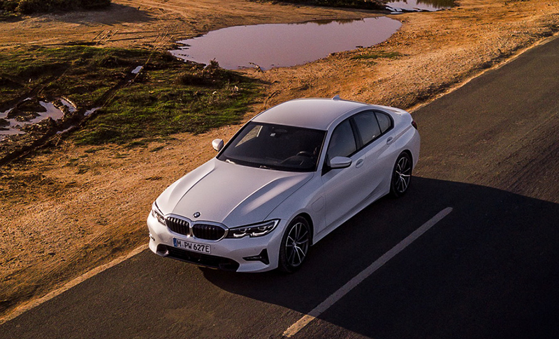 ハイブリッド版BMW 3シリーズ「330e」発表。モーターはブースト機能付き、走りを意識したPHEV