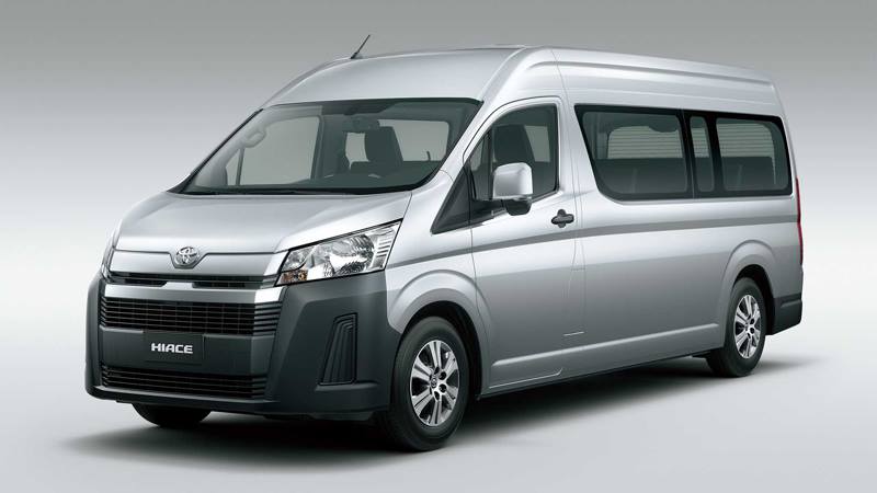 ボクの知ってるハイエースじゃない！トヨタが巨大化した新型「ハイエース」を発表。ロングボディはなんと5.9メートル、まさかの「17人乗り」も