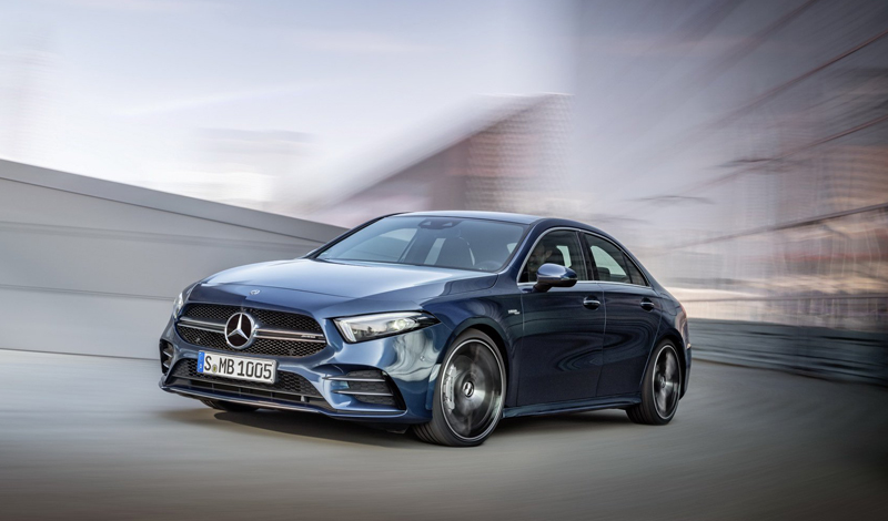 最も求めやすいメルセデスAMG 、「A35セダン」が発表に。堂々たるボディサイズ、306馬力のスタイリッシュな俊足サルーン