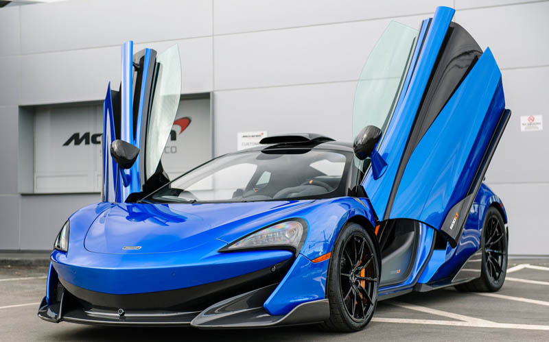 マクラーレン「MSO」でカスタムした600LT登場。カーボンファイバーに加えボディカラーは”ヴェガ・ブルー”