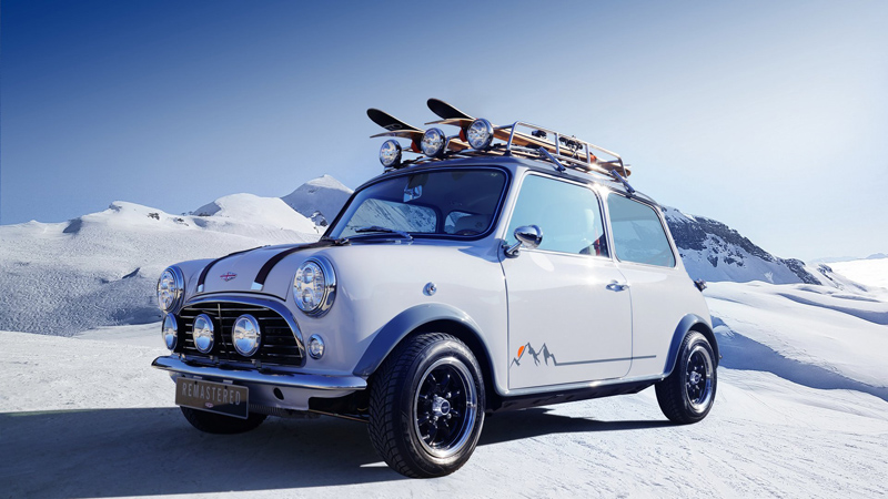 これがクラシックミニのレストモッド「ミニ・リマスタード」の内装だ！”スキーリゾートにぴったりの”1台1500万円、セレブな一台