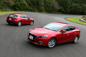 マツダ　アクセラの口コミや評判は？実燃費や性能、売却時の価格は？