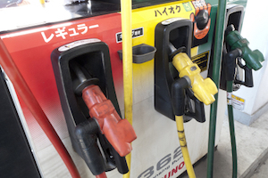 ハイオク車にレギュラーを入れたら？燃費の悪化や故障はするの？
